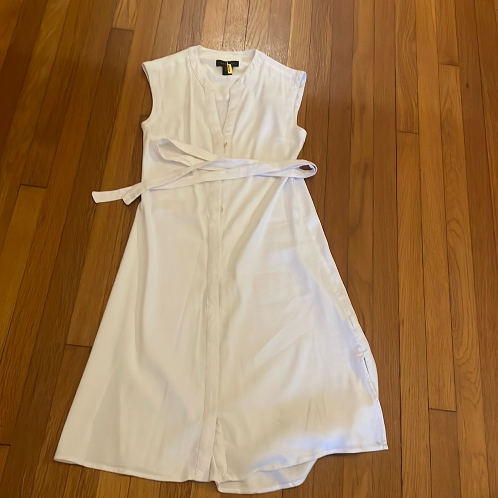 Tahari dress-soft cotton linen type blend button up dress